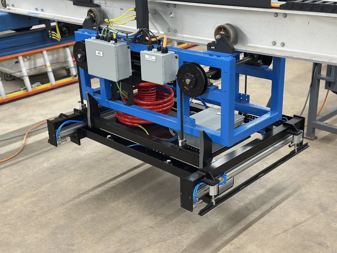 Completed transfer carriage with integrated wiring and pneumatics